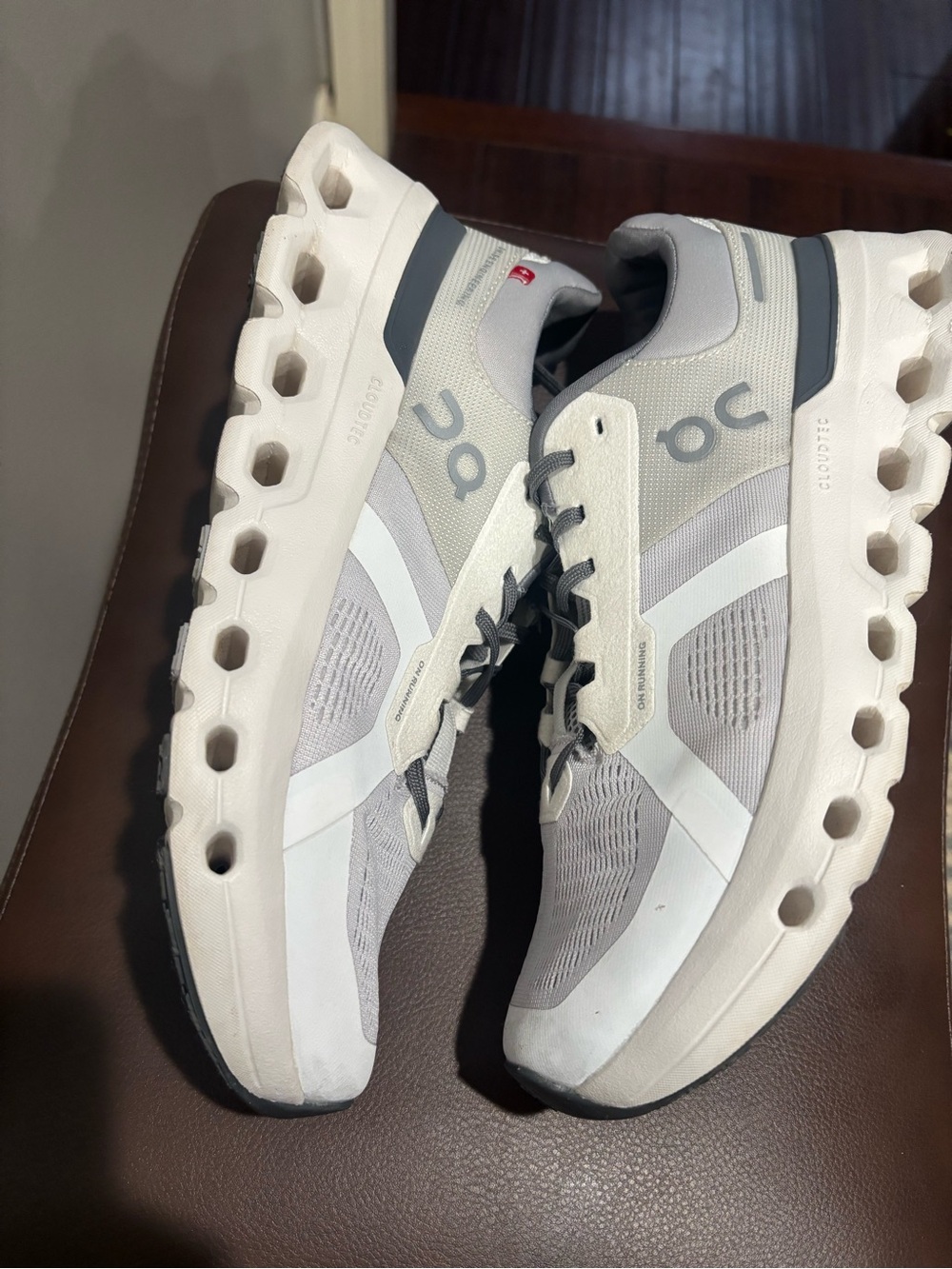 On Running Cloud 6 white & gray sneakers #running #cloudswift grey white